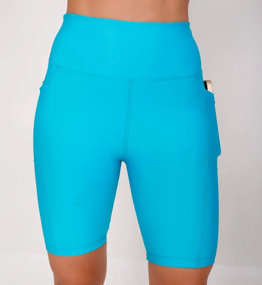 Bermuda lisa com bolsos