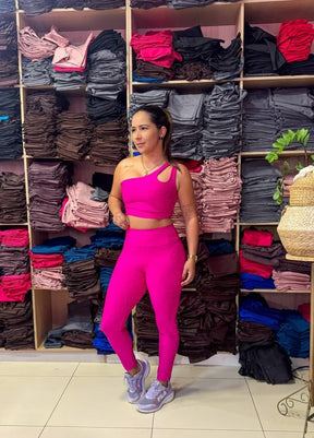 Conjunto ANIMAL PRINT com top gota e legging.